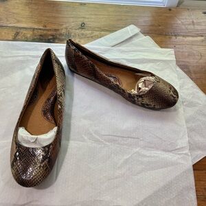 B O C Brown Snakeskin Flats